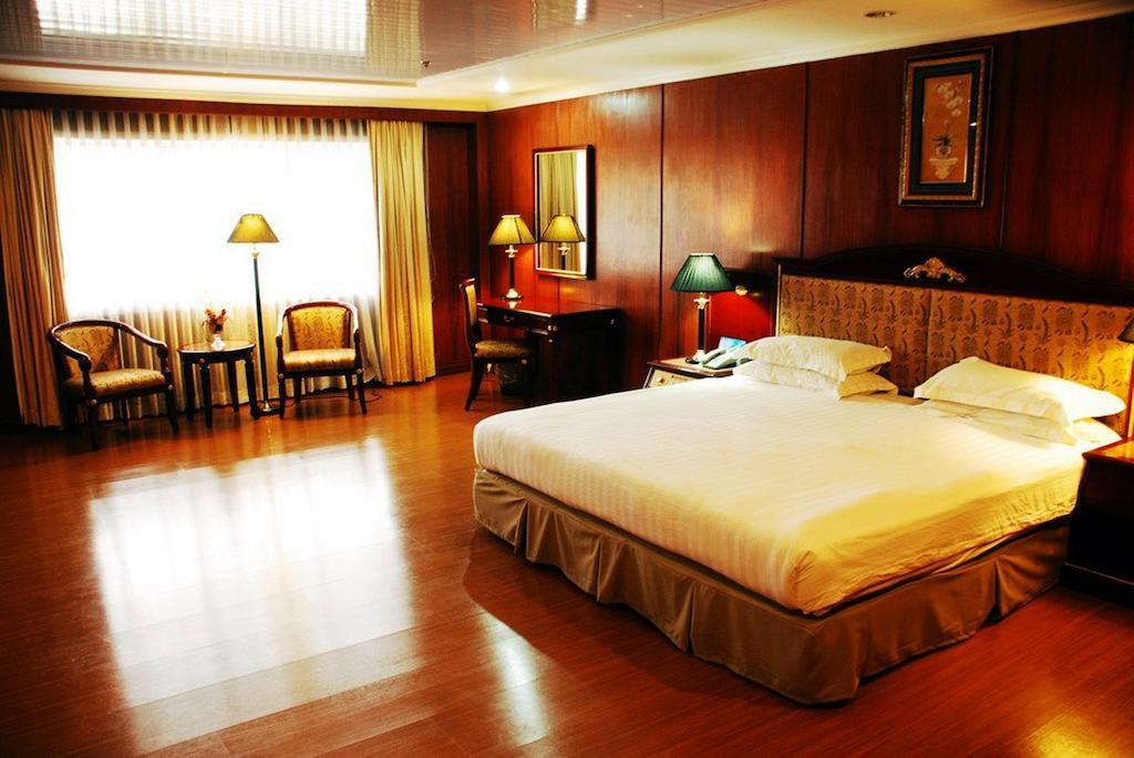 Grand Regal Hotel Bacolod Habitación foto