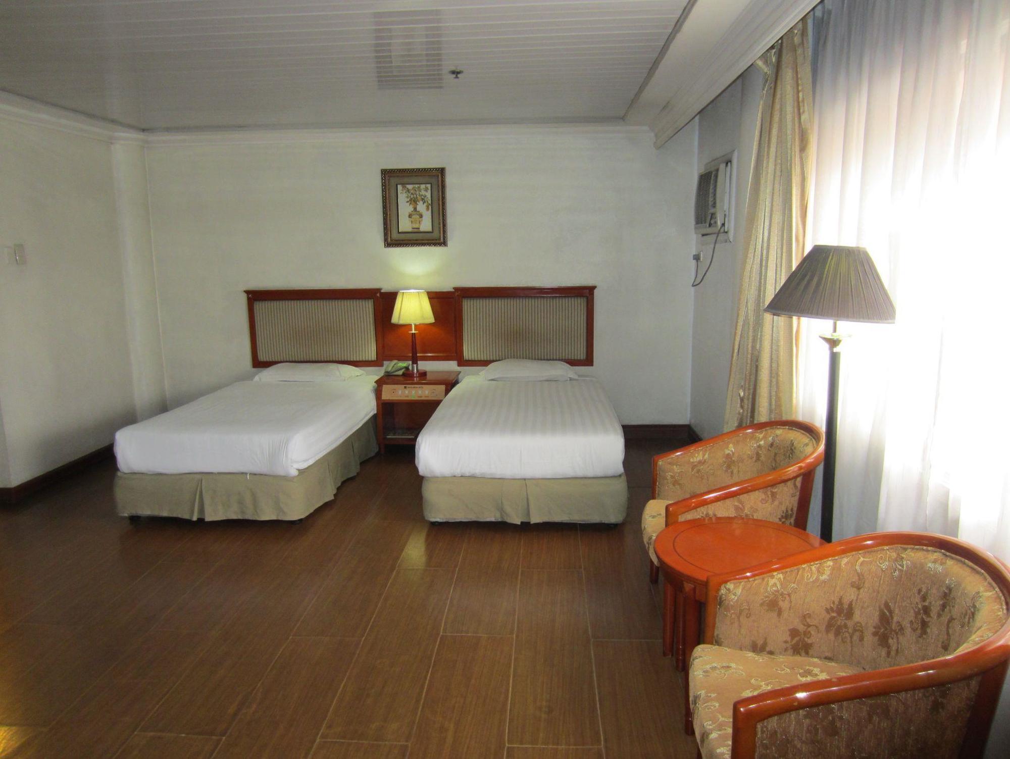 Grand Regal Hotel Bacolod Exterior foto