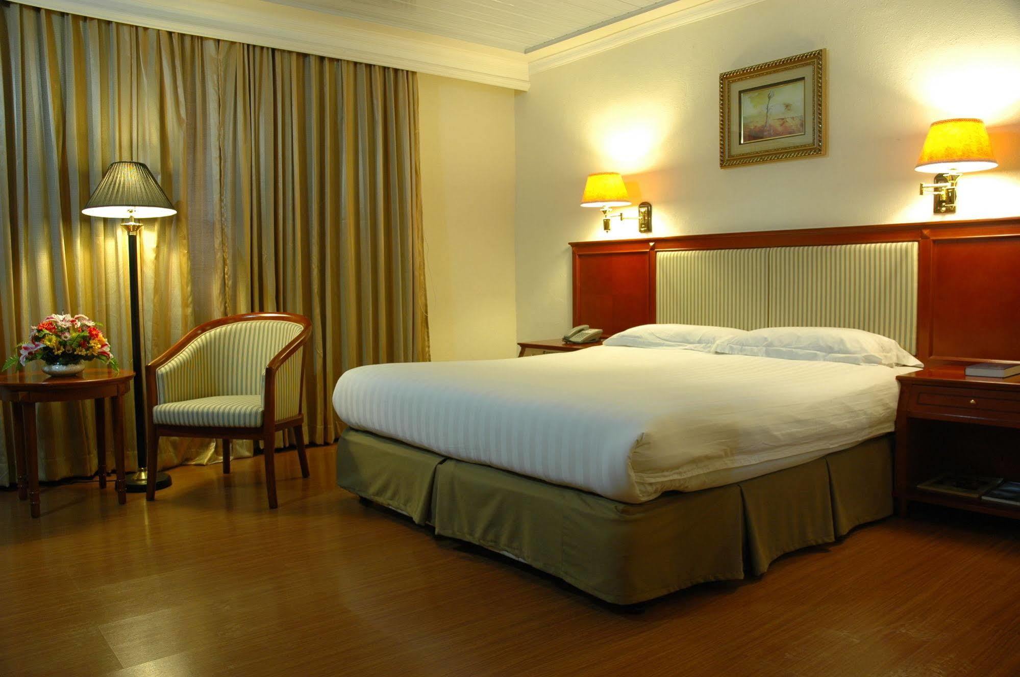 Grand Regal Hotel Bacolod Exterior foto