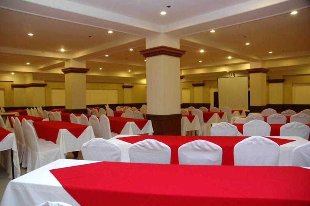 Grand Regal Hotel Bacolod Exterior foto